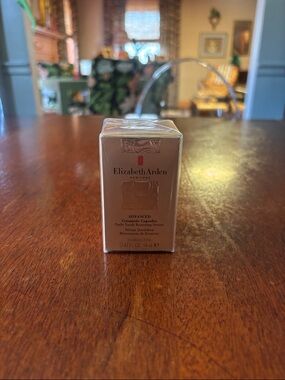 Elizabeth Arden Ceramide Capsules Daily Serum - Beige & Gold Packaging